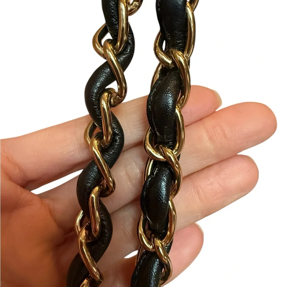 Classic Chanel vintage black quilted leather shoulder bag 24K gold CC turnlock - Picture 7 of 12